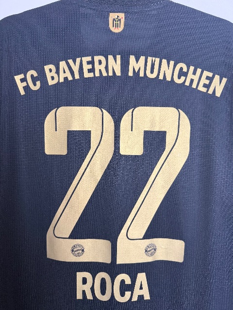 Bayern München 2021 Match Worn / Issued Shirt — Marc Roca — detail photo 11