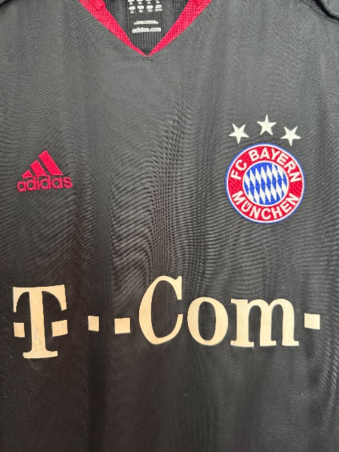 Bayern München 2004-2005 Match Worn / Issued Shirt — Lúcio, with COA, Size XL — club crest detail