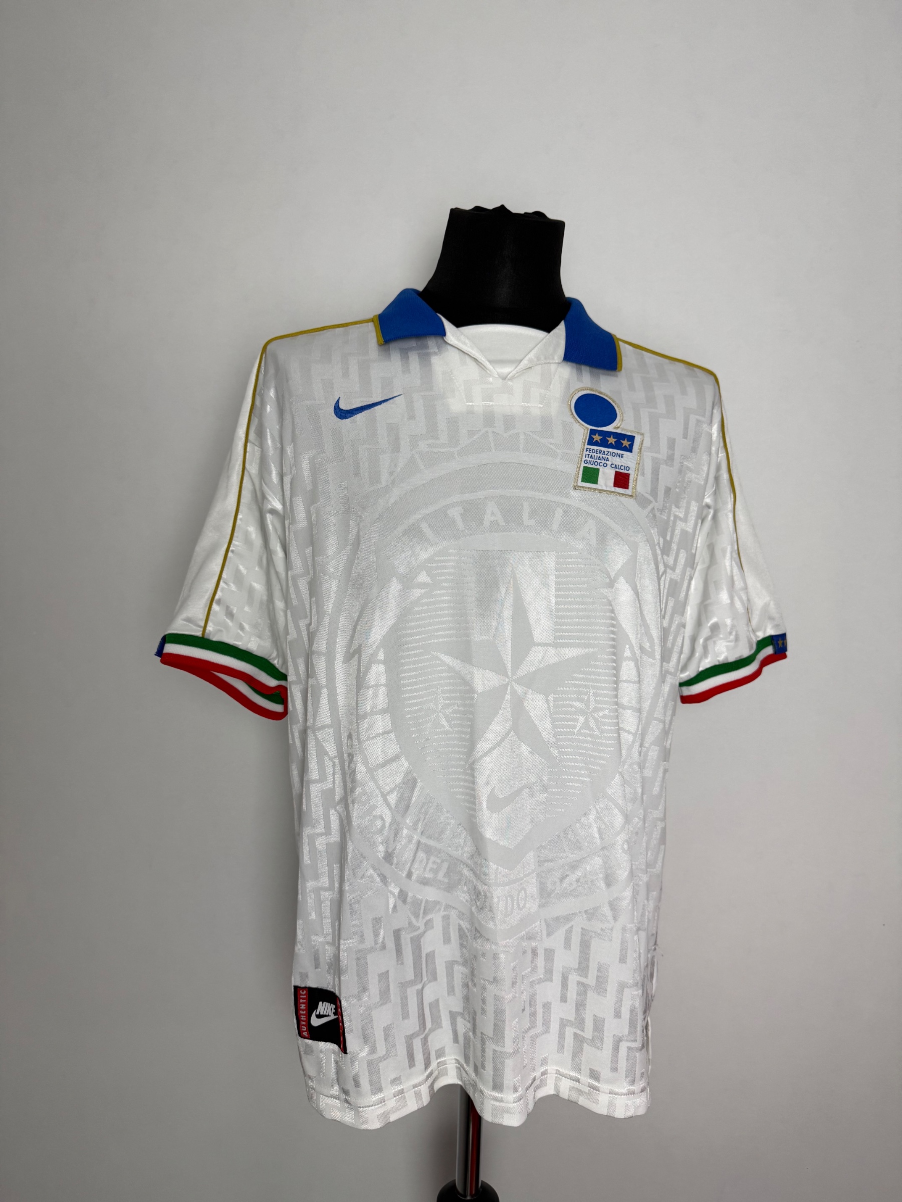 Italy 1995/96 Away Shirt — Vintage Original
