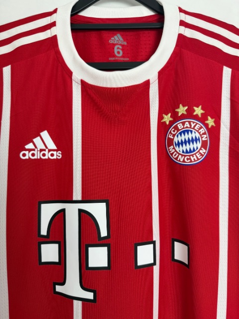 Bayern München 2017 Match Worn / Issued Shirt — Douglas Costa — club crest detail