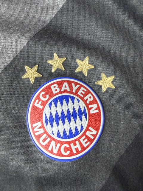 Bayern München 2016 Match Worn Shirt — Jérôme Boateng, Size L — club crest detail